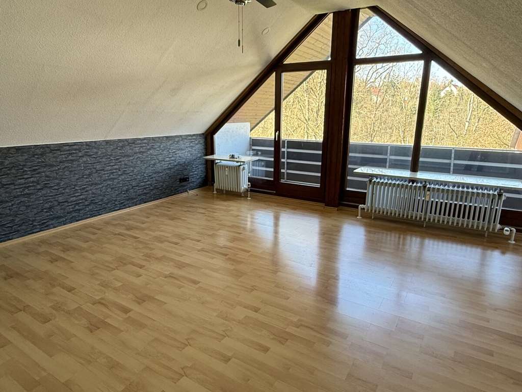 Immobilie in Vellberg - Schöne 3-Zimmer-Wohnung mit Balkon und Einzelgarage - Bild 0