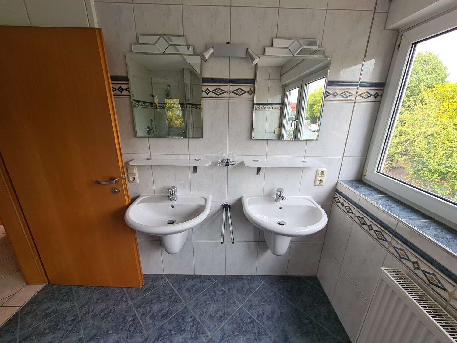 Immobilie in Litzendorf - Großzügige, schöne und gepflegte DHH in ruhigem Wohngebiet - Bild 1