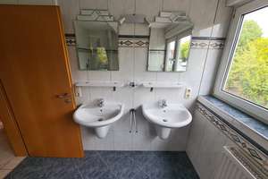 Großzügige, schöne und gepflegte DHH in ruhigem Wohngebiet – Johann-Dietzenhofer-Str. 14a, 96123 Litzendorf – Vorschaubild 9