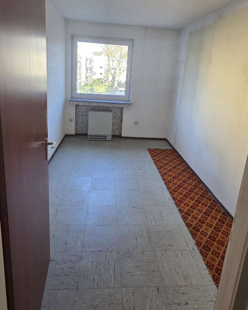 Immobilie in Bochum - Attraktive 4,5-Zimmer Wohnung im 2. OG mit Balkon in Bochum-Westenfeld - Bild 2