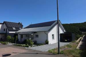 Bungalow mit PV Anlage, Batteriespeicher, Carport und herrlicher Aussicht, Stadtkyll (32) – Die vollständige Adresse der Immobilie erhältst du vom Anbieter., 54589 Stadtkyll – Vorschaubild 2