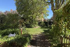 Familienfreundliches Reiheneckhaus mit Gartenidylle auf Erbpacht – Die vollständige Adresse der Immobilie erhältst du vom Anbieter., 60437 Nieder-Erlenbach, Frankfurt am Main – Vorschaubild 2