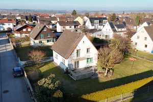 Sonne, Ruhe, perfekte Anbindung – Einfamilienhaus mit Potenzial und großem Grundstück! – Mühldorf am Inn (Kreis) – Vorschaubild 1