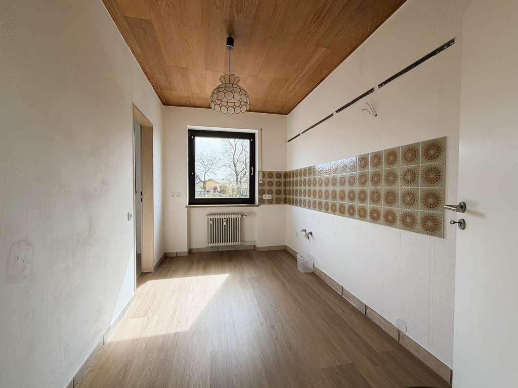 Immobilie in Laaber - Lichtdurchflutete 4-Zimmer-Wohnung mit Balkon & Gartenzugang in idyllischer Lage - Bild 2