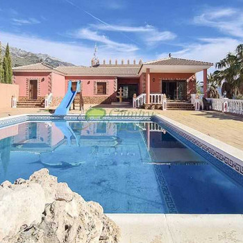 Landhaus zu verkaufen in Canillas De Aceituno, 4 Schlafzimmer.