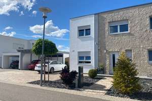 Moderne Teilmöblierte DHH an der Wald in Neureut Kirchfeld
