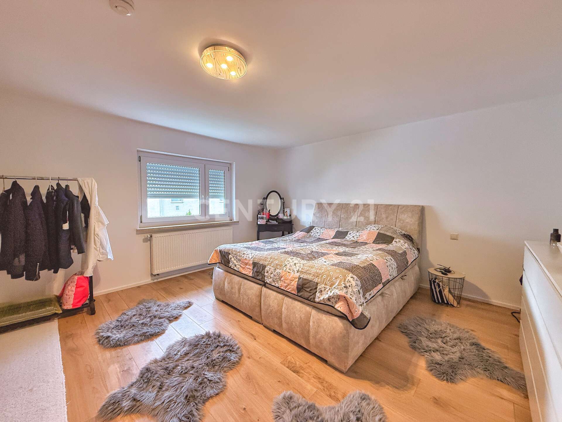 Immobilie in Ampfing - Zuhause mit XL-Potential: Modernisierte Wohnung + DG + Stellplatz - Bild 0