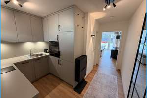 Luxuriöses, neu möbliertes Appartement - direkt bei der BMW FIZ-Windkanal - großer Balkon