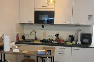 1-Zimmer-Wohnung mit Top-Anbindung und Möbeln – ab August frei – Ottobrunner Straße 16, 81737 München – Vorschaubild 1