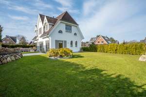 Zeitlose Eleganz in Wenningstedt - Einfamilienhaus der Premiumklasse – Die vollständige Adresse der Immobilie erhältst du vom Anbieter., 25996 Wenningstedt-Braderup (Sylt) – Vorschaubild 1