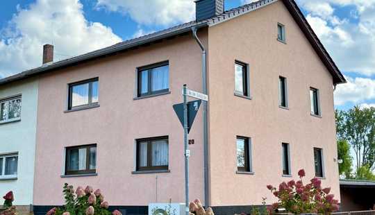 Bild von Großzügiges Zweifamilienhaus mit Traumgarten – ideal für Familien oder Kapi