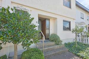 Großzügiges Reihenhaus inklusive Garage in beliebter Lage von Neu-Ulm/Pfuhl – Die vollständige Adresse der Immobilie erhältst du vom Anbieter., 89233 Neu-Ulm – Vorschaubild 1