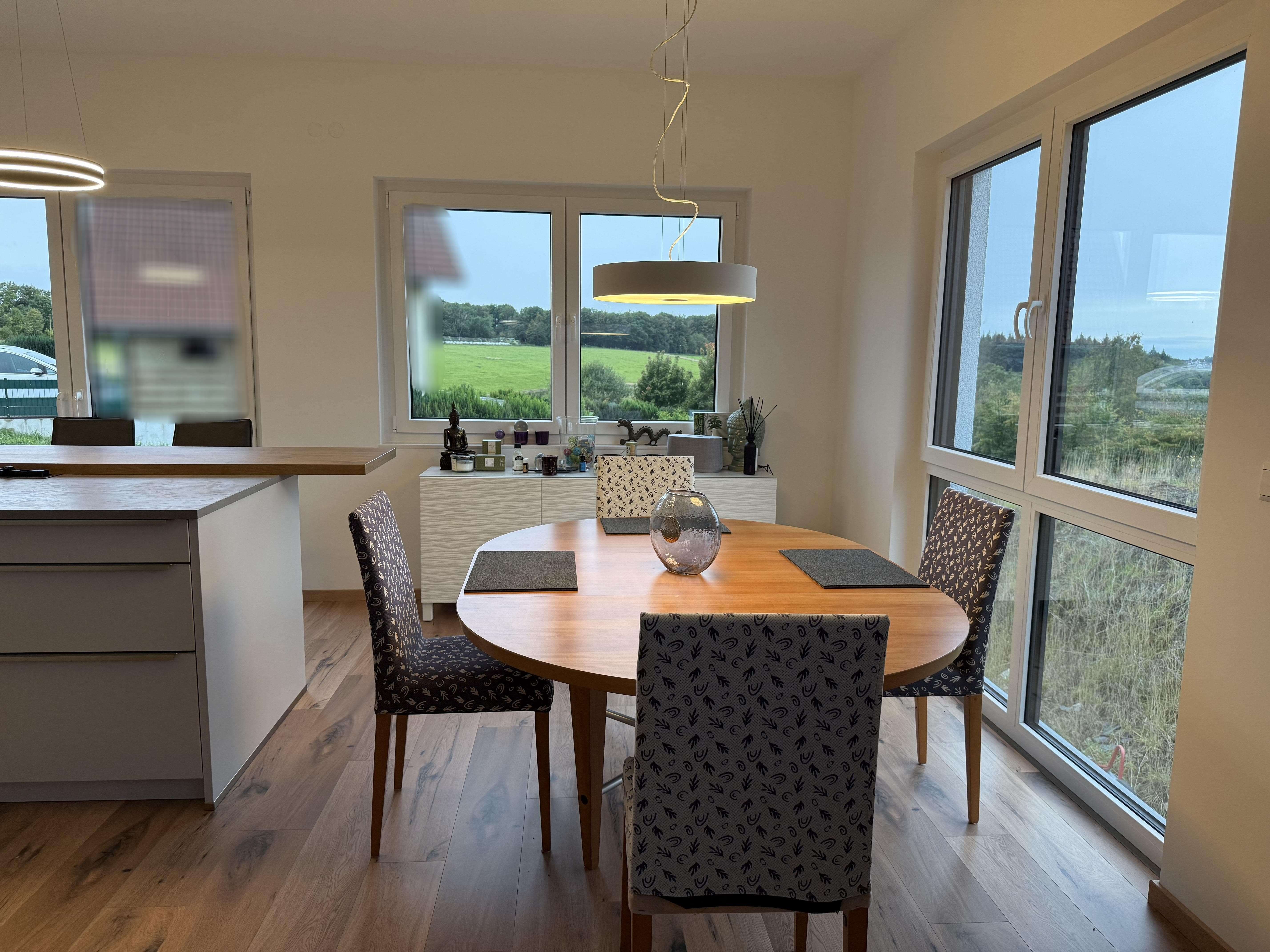 Immobilie in Hümmerich - Neuwertiges EFH mit moderner Technik in herrlicher Aussichtslage - Bild 3