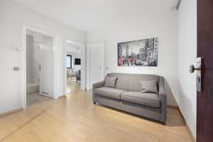 Skylineblick aus der 21. Etage, urbanes Living über den Dächern Hamburgs – Die vollständige Adresse der Immobilie erhältst du vom Anbieter., 22083 Barmbek-Süd, Hamburg – Vorschaubild 11