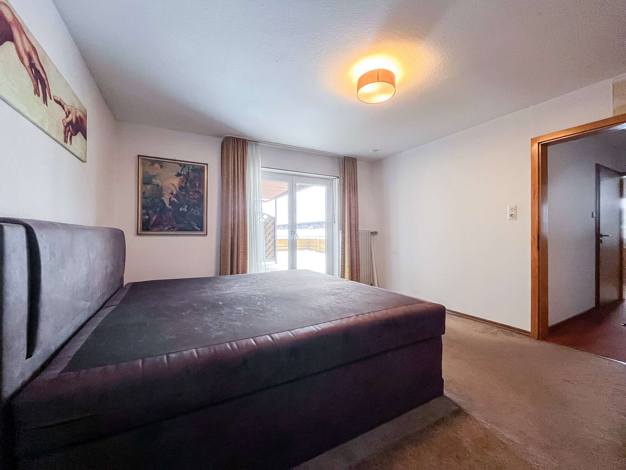 Immobilie in Höpfingen - Wohnen mit Perspektive: Zweifamilienhaus mit Pool, Terrassen und viel Platz für Familie & Zukunft - Bild 2