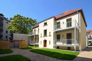 *** TRAUMHAFTE WOHNUNG IM HINTERHAUS - PARKETT - BALKON ***