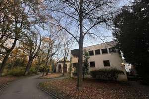 VERKAUFT ! ! 2-Fam.Haus auch Wohnen und Arbeiten mitten im Park in der Regenburger Innenstadt – Die vollständige Adresse der Immobilie erhältst du vom Anbieter., 93047 Innenstadt, Regensburg – Vorschaubild 2