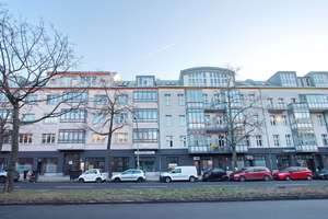 große 3 Zimmer mit großer Küche und verglaster Loggia