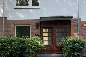 Schönes MRH mit 3­-4 Zi. ca. 81 m2 Wfl. plus ausgeb. Keller auf ca. 130 m2 Grundst. in HH-­Eißendorf