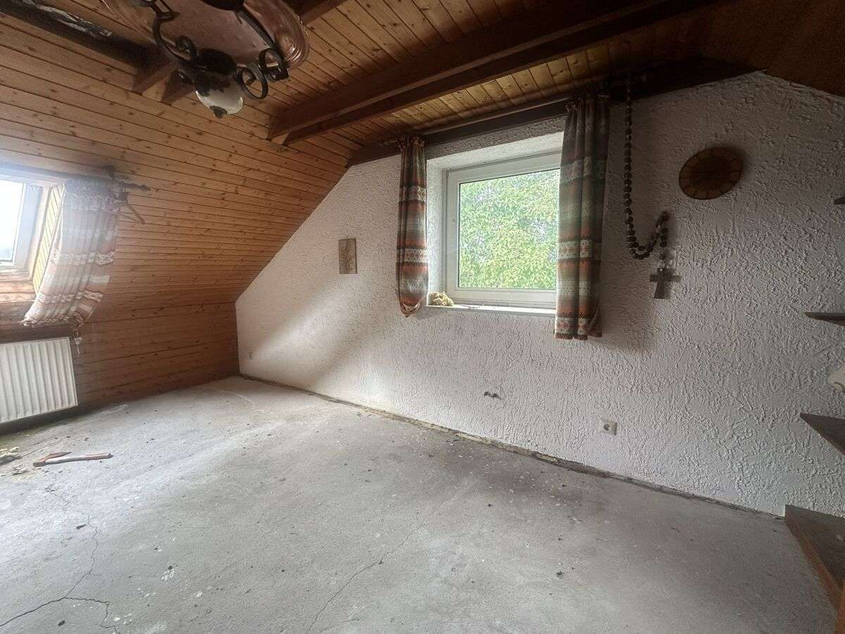 Immobilie in Kahl am Main - Großzügiges Einfamilienhaus auf weitläufigem Grundstück – Potenzial für weitere Bebauung - Bild 0