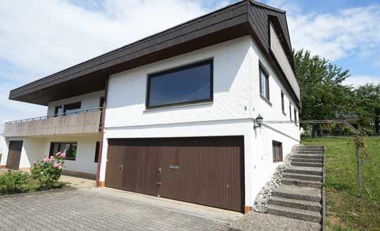 Schöner Wohnen! Dreifamilienhaus in bester Aussichtslage am Südhang in Dettingen/Erms