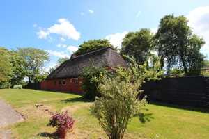 Charmantes und modernisiertes Reetdachhaus/EFH mit PV-Anlage und Garage in Ortsrandlage – Nordfriesland (Kreis) – Vorschaubild 3