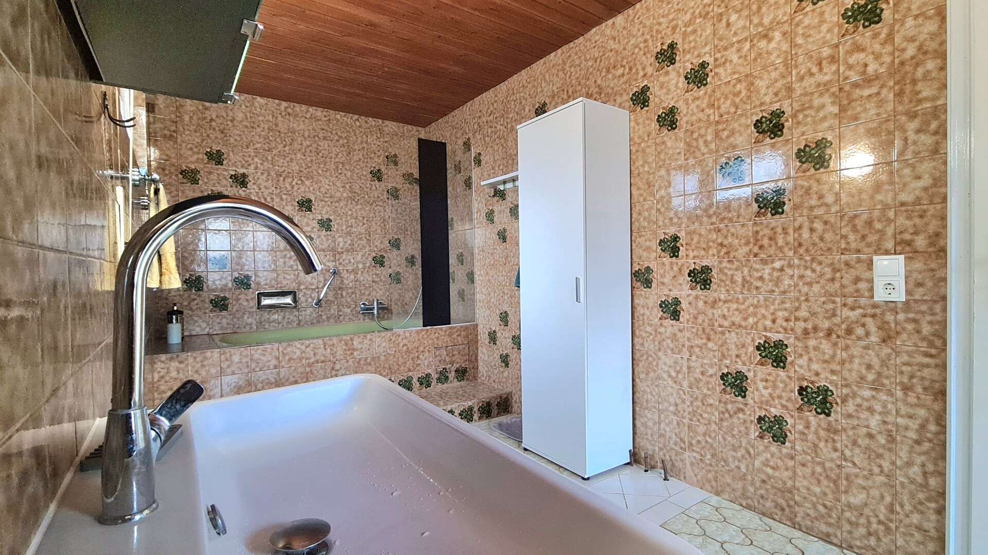 Immobilie in Hennef (Sieg) - Gepflegtes, verklinkertes Zweifamilienhaus mit zwei Garagen und PV-Anlage in Hennef-Blankenberg! - Bild 8