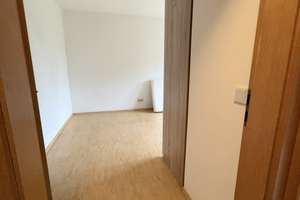 Zentrale 2,5-Zimmer-Wohnung mit eigenem Garten, Terrasse, Garage und Stellplatz in Neukirchen-Vluyn – Feldstraße 13a, 47506 Neukirchen-Vluyn – Vorschaubild 5