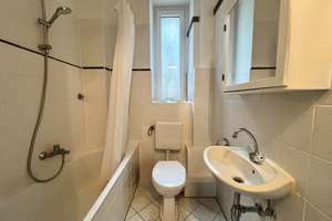 Geräumige Drei-Zimmer-Wohnung mit charmanten Altbaucharakter  – Jahnstraße 42, 65185 Mitte, Wiesbaden – Vorschaubild 5