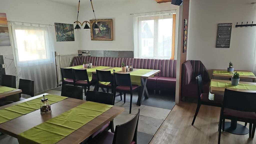 Immobilie in Bernbeuren - Attraktives Mehrfamilienhaus mit zwei profitablen Gewerbeeinheiten – eine Top-Investitionsmöglichkei - Bild 0