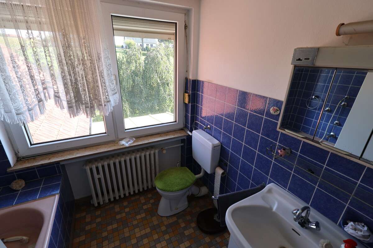 Immobilie in Hüllhorst - Einfamilienhaus mit Potenzial – ruhige Lage, nur ein Nachbar - Bild 5