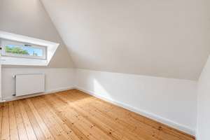 Renovierte Dachgeschoss-Wohnung im Westend – 60325 Westend-Süd, Frankfurt am Main – Vorschaubild 8