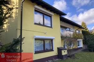 Charmantes Einfamilienhaus mit Doppelgarage in ruhiger und gefragter Lage von Freudenberg – Die vollständige Adresse der Immobilie erhältst du vom Anbieter., 57258 Freudenberg – Vorschaubild 1