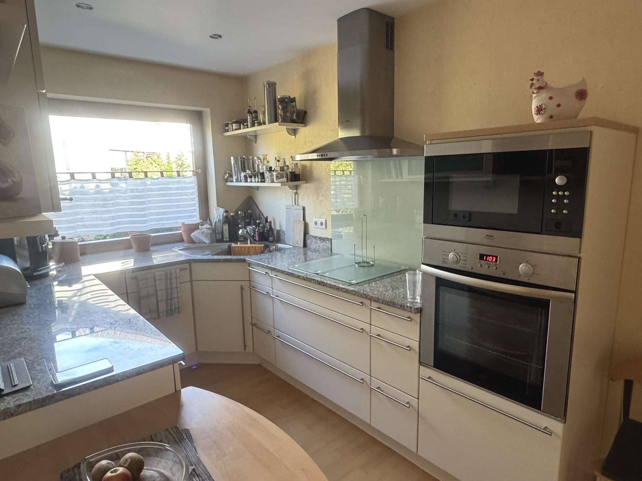 Immobilie in Rheinbrohl - Gepflegtes 3 - Familienhaus mit Doppelgarage und PKW -Stellplatz - Bild 2