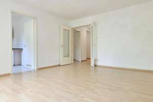 Bezugsfrei: Charmante 2-Zimmer-Wohnung mit Balkon und TG-Stellplatz – Die vollständige Adresse der Immobilie erhältst du vom Anbieter., 13156 Niederschönhausen, Berlin – Vorschaubild 2
