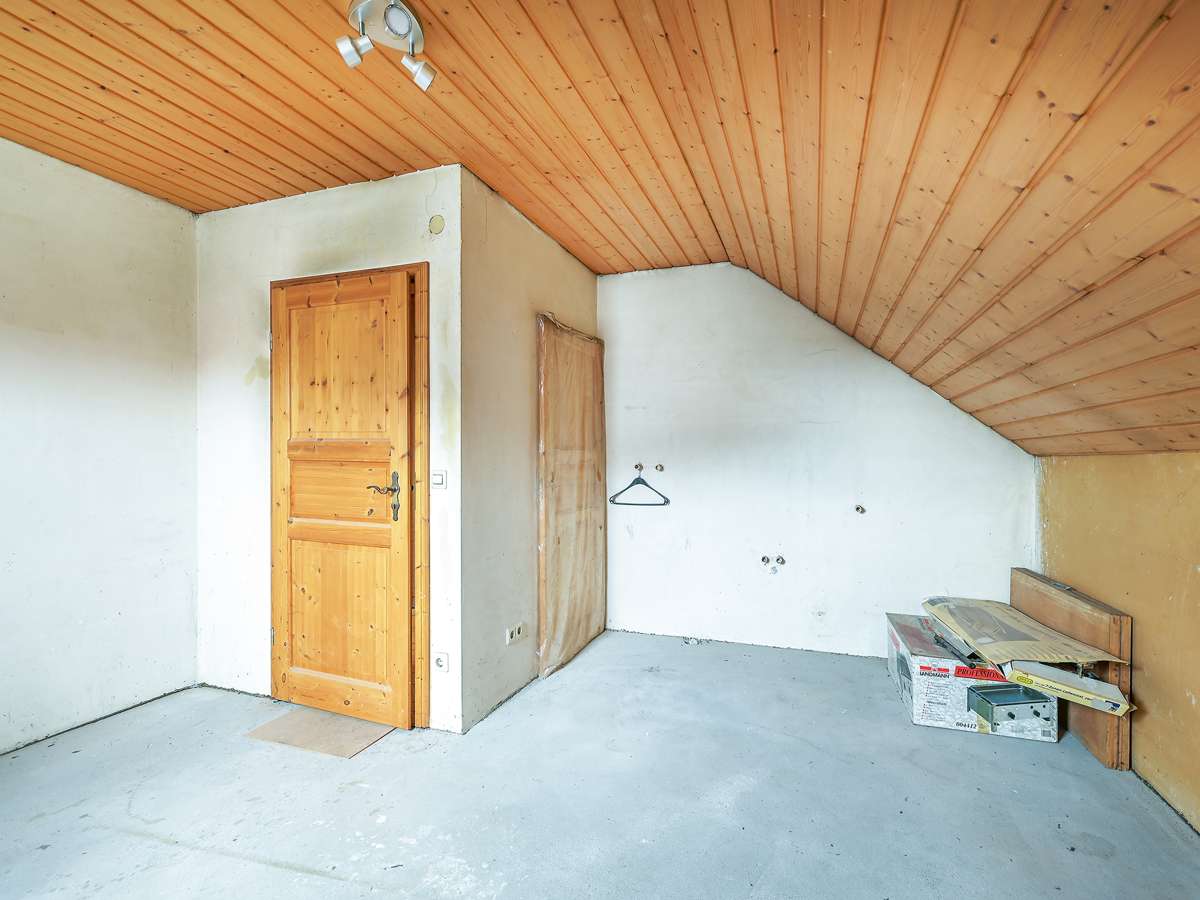 Immobilie in Marxzell - Familienfreundlich & ruhig: Einfamilienhaus mit Einliegerwohnung, Garten, Terrasse und Balkon - Bild 2