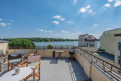 Traumhafte 3-Zimmer-Wohnung mit ca. 19,5 Meter Bootssteg und Wasserblick in bester Lage von Potsdam
