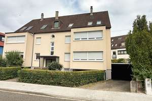 Wohnen auf zwei Ebenen
5-Zimmer-Maisonette-Wohnung mit Balkon und zwei Tiefgaragenstellplätzen – Die vollständige Adresse der Immobilie erhältst du vom Anbieter., 76139 Hagsfeld, Karlsruhe – Vorschaubild 2