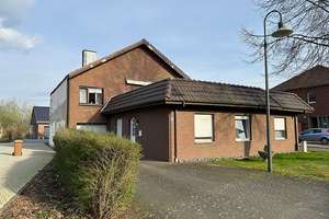 Familienglück oder Investitionschance: Vermietetes Zweifamilienhaus in ruhiger Lage von Lippst – Die vollständige Adresse der Immobilie erhältst du vom Anbieter., 59558 Lippstadt – Vorschaubild 2