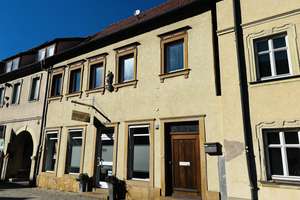 Charmantes Wohn- und Geschäftshaus mit sonnigem, blickgeschützten Innenhof und Nebengebäuden (Opt – Die vollständige Adresse der Immobilie erhältst du vom Anbieter., 97437 Haßfurt – Vorschaubild 2