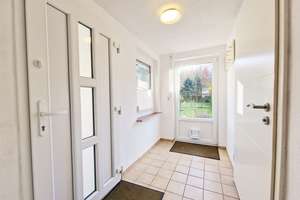 gepflegtes und modernisiertes Wohnhaus mit Garagen und einem schönem Grundstück – Die vollständige Adresse der Immobilie erhältst du vom Anbieter., 24534 Stadtmitte, Neumünster – Vorschaubild 8