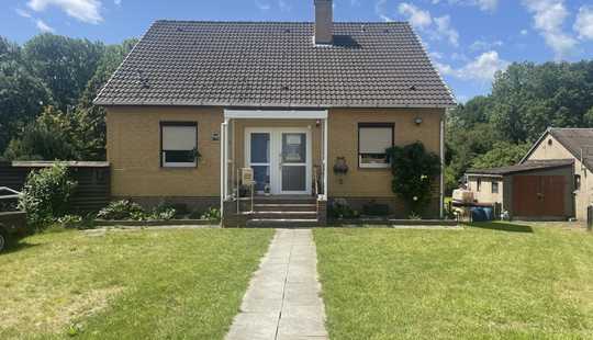 Bild von *Schnapper*
Gepflegtes Einfamilienhaus mit Ausbaupotential auf 1.900 m²- Grundstück in Bremen-Rekum