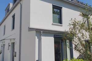 KfW-55 Doppelhaushälfte in München-Trudering mit Wärmepumpe, Garten & EBK – Die vollständige Adresse der Immobilie erhältst du vom Anbieter., 81825 Gartenstadt Trudering, München – Vorschaubild 2