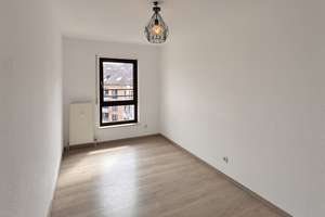 Stadtnahe 3-Zimmer-Wohnung mit Balkon und zwei TG-Stellplätzen – Die vollständige Adresse der Immobilie erhältst du vom Anbieter., 71034 Böblingen – Vorschaubild 4