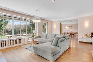 Traumhafte Ruheoase! Elegantes Stadthaus mit 700m² Grundstück, Pool und einzigartigem Garten – Die vollständige Adresse der Immobilie erhältst du vom Anbieter., 90439 St. Leonhard, Nürnberg – Vorschaubild 12