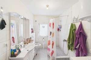 Charmantes Mehrfamilienhaus mit Potenzial und flexiblen Nutzungsmöglichkeiten! – Die vollständige Adresse der Immobilie erhältst du vom Anbieter., 70327 Untertürkheim (Ortsteil), Stuttgart – Vorschaubild 3