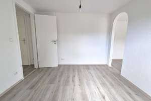 Ein Rückzugsort hoch oben – Dachwohnung mit Charme / A retreat up high – charming top-floor apartmen – Gartsträucherstraße 92, 47137 Untermeiderich, Duisburg – Vorschaubild 15