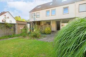 Großzügiges Reihenendhaus als Zweifamilienhaus mit viel Platz im Garten!