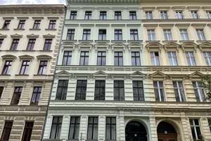Sonnige, bezugsfreie Altbauwohnung in beliebter Kiezlage provisionsfrei