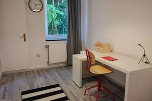 Gepflegte, Möblierte, Helle, 3-Zimmer Wohnung mit Balkon.